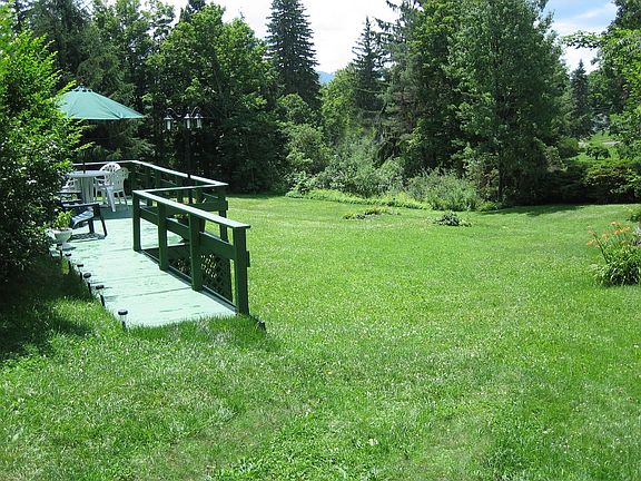 walkway to back deck