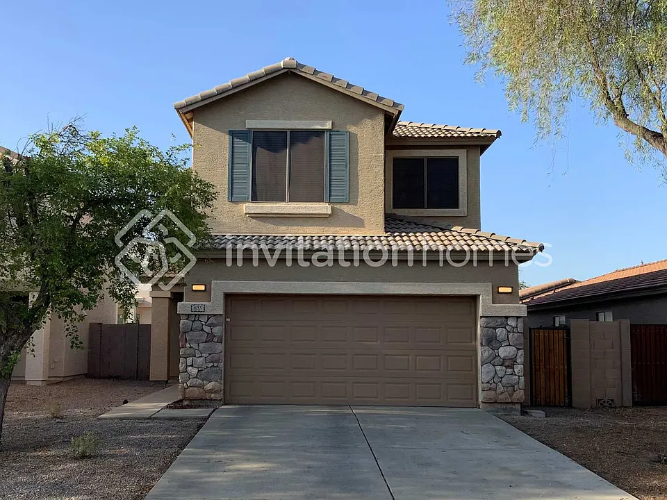 833 E Impreria St