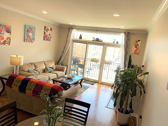 3rd image of 2472 W Foster Ave APT 302