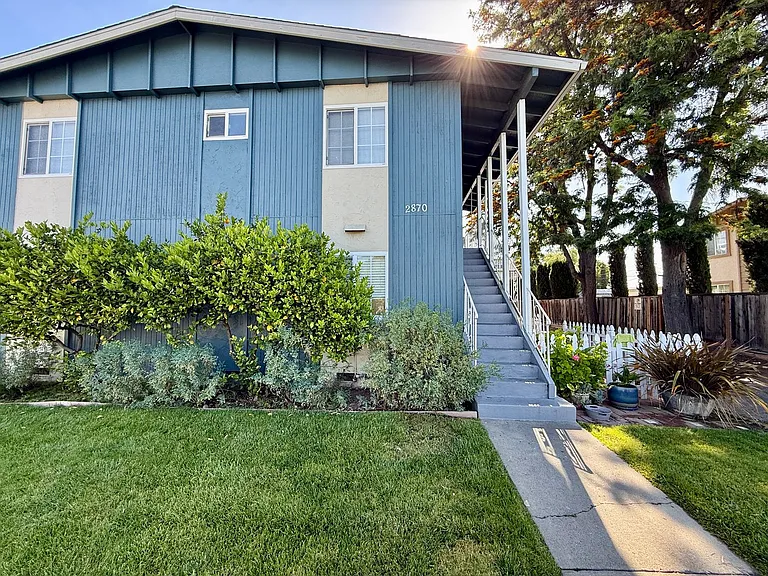 2870 Joseph Ave — Photo 11