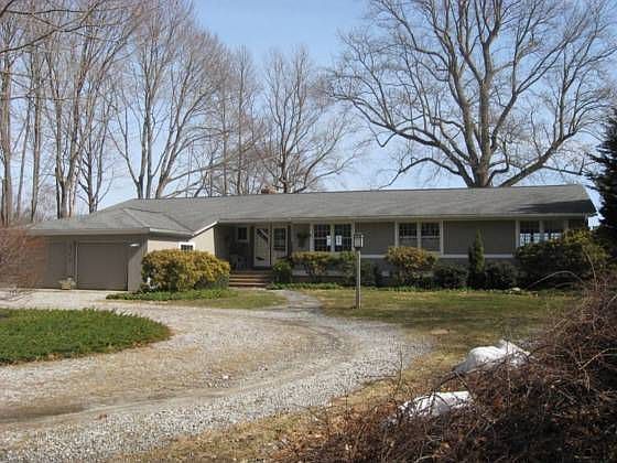 2nd image of 140 Maple Ave