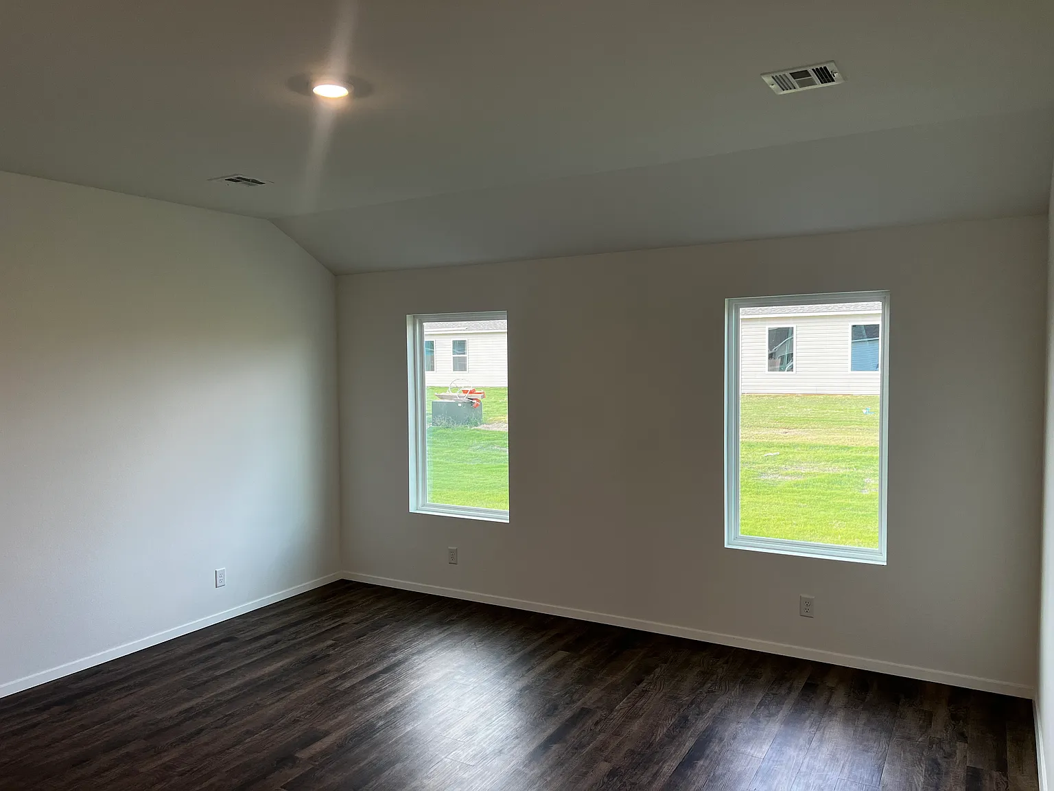 3 bed, 1355 sqft, $1,750 — Photo 3