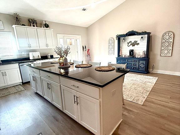 5th image of 169 E Sheppard Street