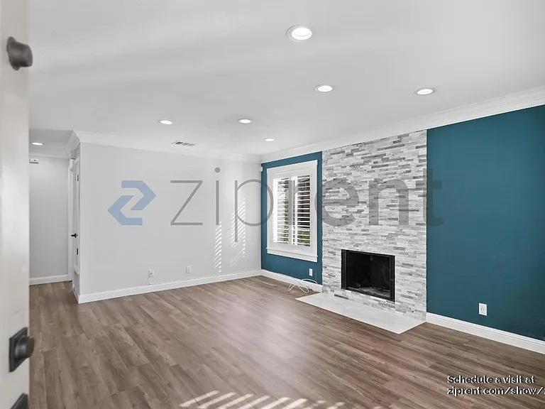 686 Whitewater Ct — Photo 3