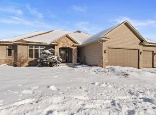 938 Ridgecrest Dr, Carver, MN 55315
