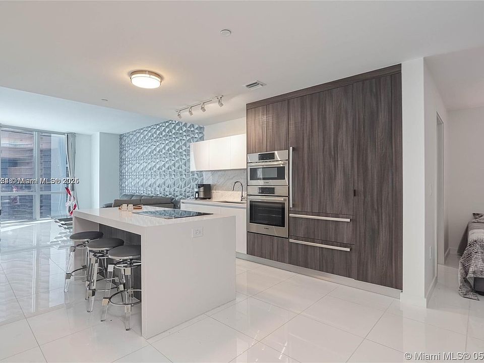 1st image of 851 NE 1st Ave #32
