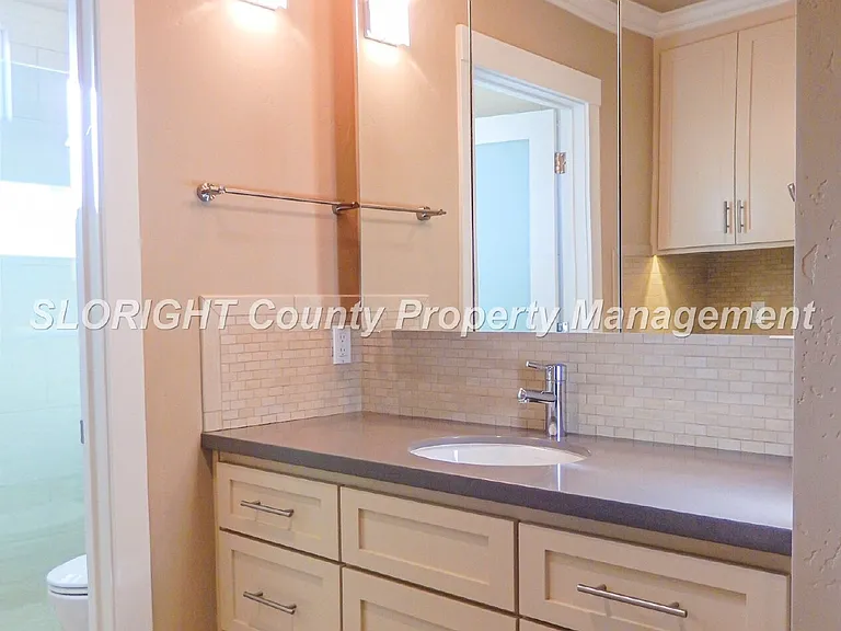 586 Pacific St — Photo 10
