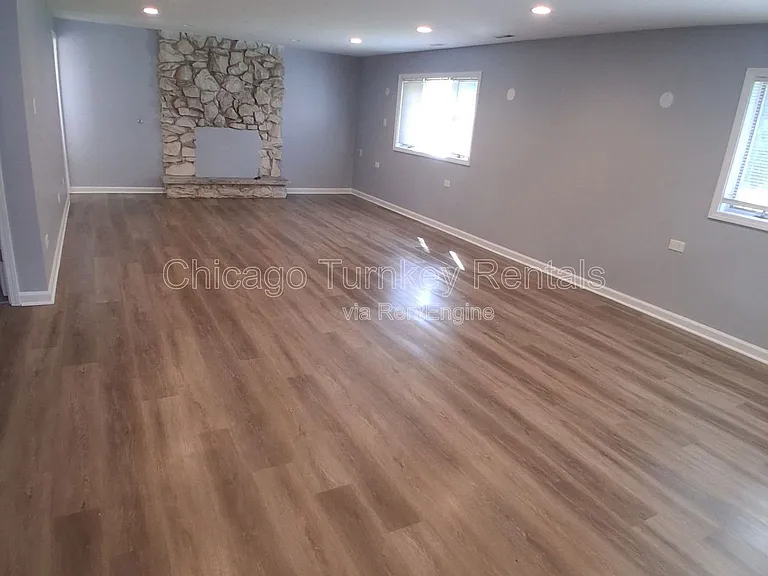 1204 E 166th Pl — Photo 4