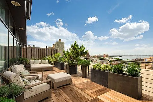 Rented by Vertex Realty Group LLC | media 19