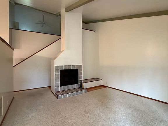 5th image of 2059 Ascot Dr Unit 211