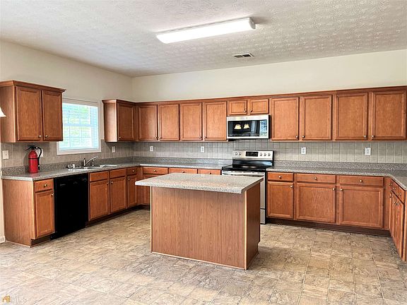 5th image of 156 Babbling Brook Dr