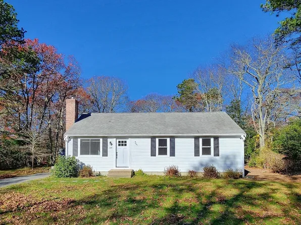 29 Chopteaque Ln, Marstons Mills, MA 02648