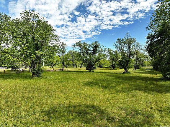 3rd image of Pecan Meadows Dr