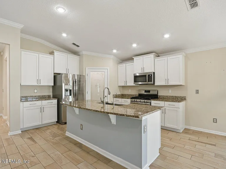 649 Shetland Dr — Photo 17