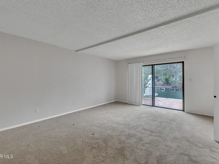 620 Lakeway Dr — Photo 32