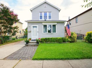 14 S 17th St, New Hyde Park, NY 11040