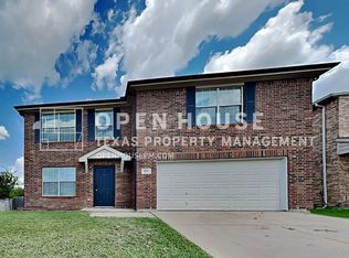 932 Blue Sky Dr, Arlington, TX 76002