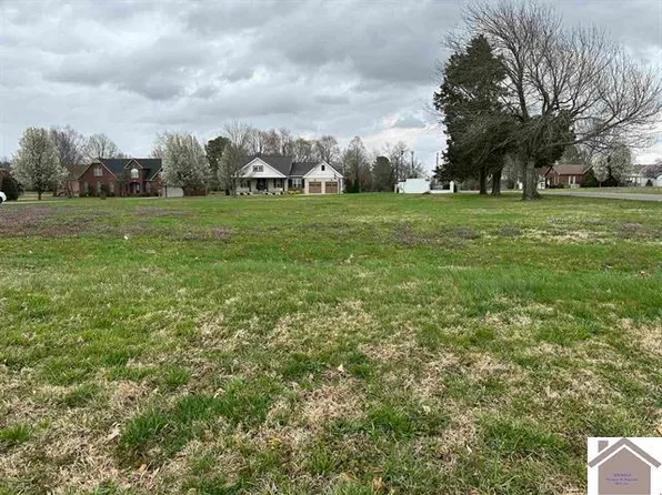 101 Crossfield Dr, Murray, KY 42071