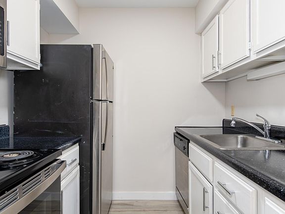 4th image of 2700 Windford Dr #1S