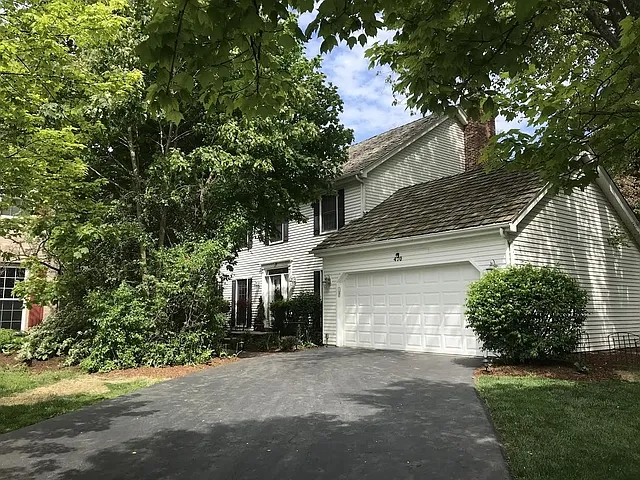 470 Whitney Dr photo 1
