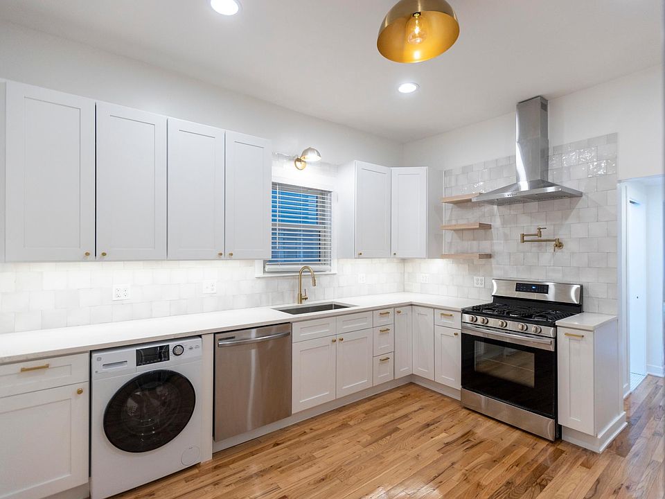 1st image of 3031 W Lyndale St #1