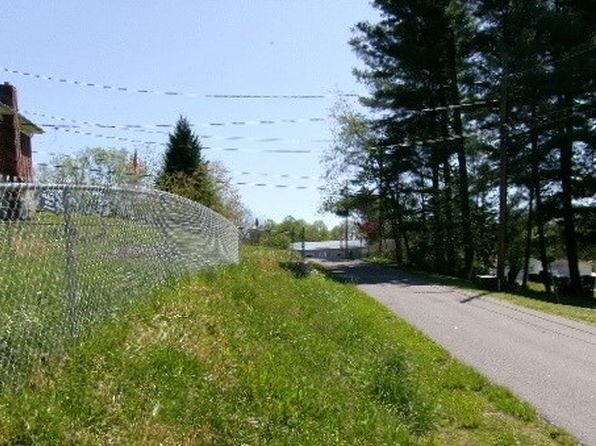 210 Broadway Ave, Midway, WV 25878