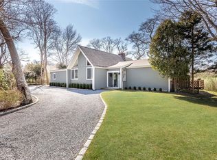 25 Raynor Dr, Westhampton, NY 11977