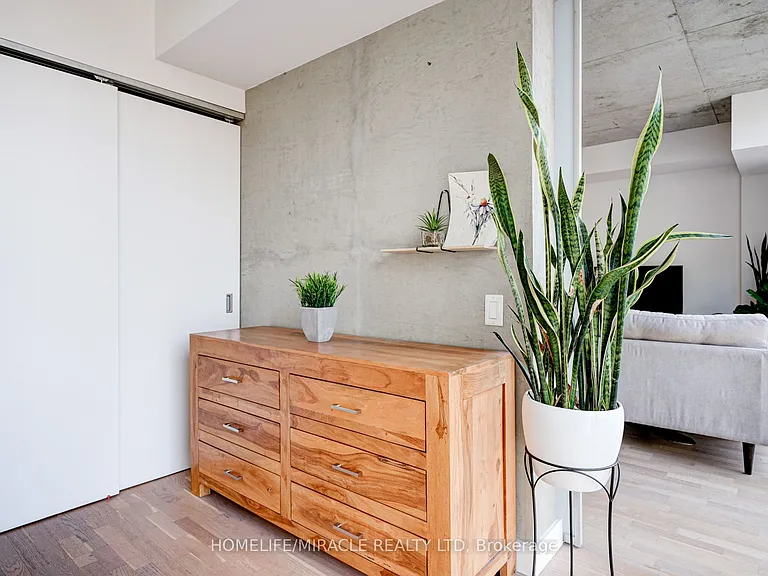 25 Oxley St #701 — Photo 37