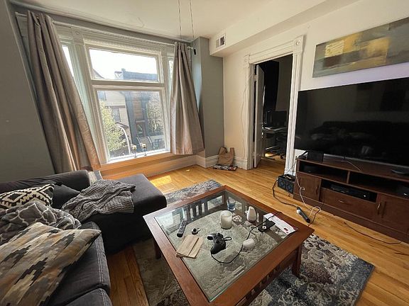 3rd image of 1214 W Melrose St #2