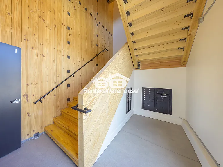 2701 Ingersoll Ave #204 — Photo 2