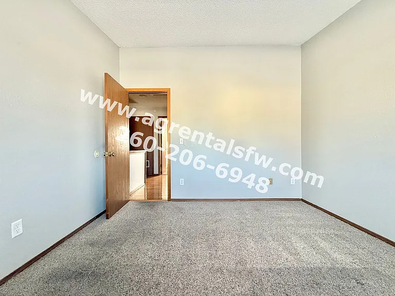 2718 Sherman Blvd — Photo 32