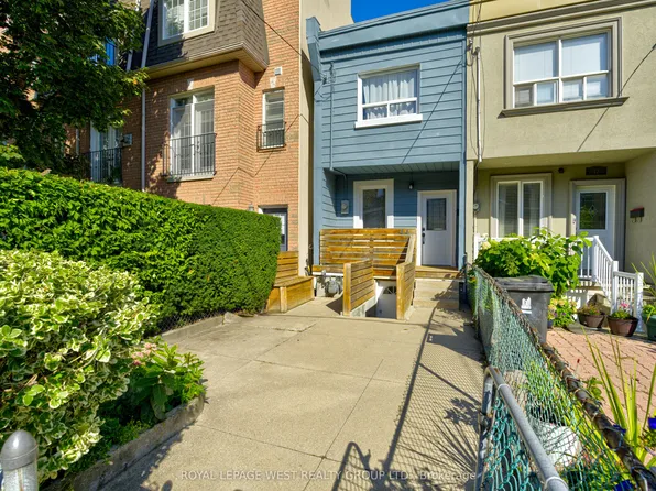 44 Fisher St, Toronto, ON M6K 1V8