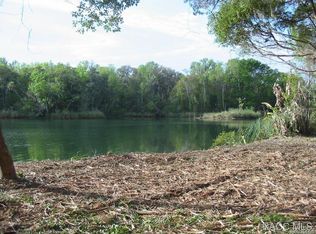 1227 N Circle Dr, Crystal River, FL 34429