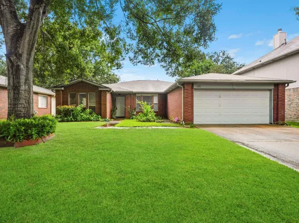 1723 Oak Ridge Dr, Kemah, TX 77565