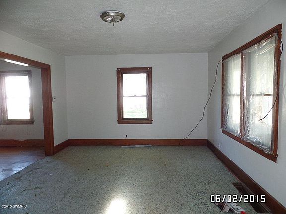 2nd image of 31 Montford St