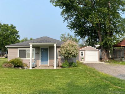 35274 Lake Dr, Brownstown, MI, 48173