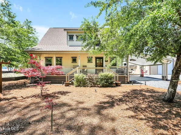 319 NE 42nd Street, Oak Island, NC 28465