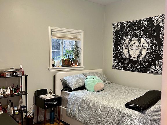 2nd image of 631 W Stratford Pl #1