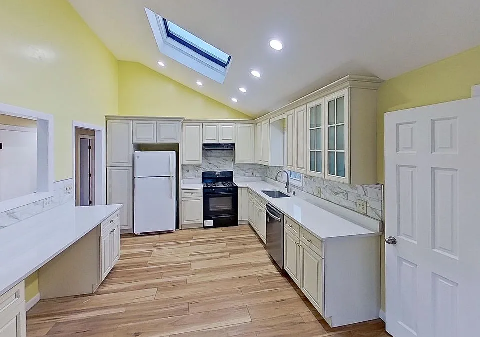 52 Rockefeller St #2