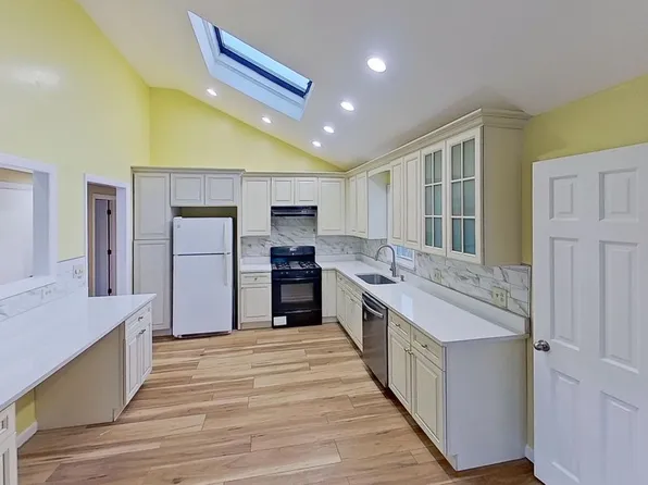 52 Rockefeller St Floor 2, Randolph, MA 02368