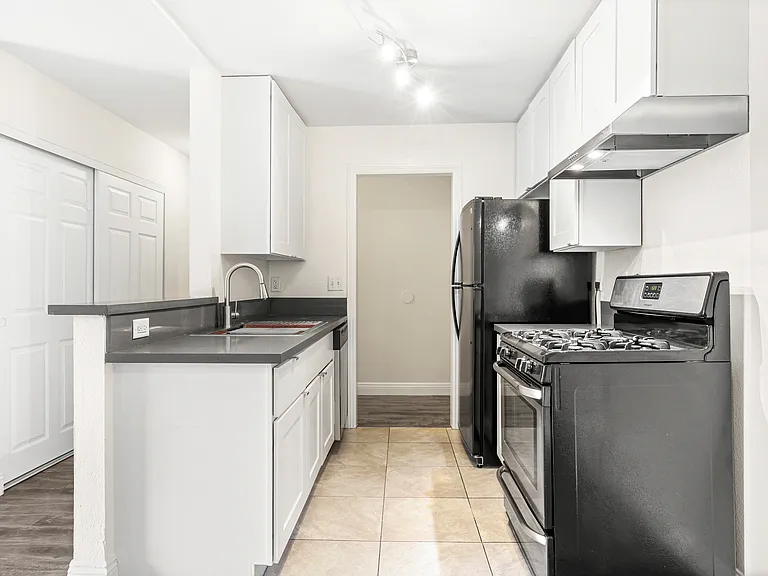 5161 Riverton Ave #107 — Photo 13