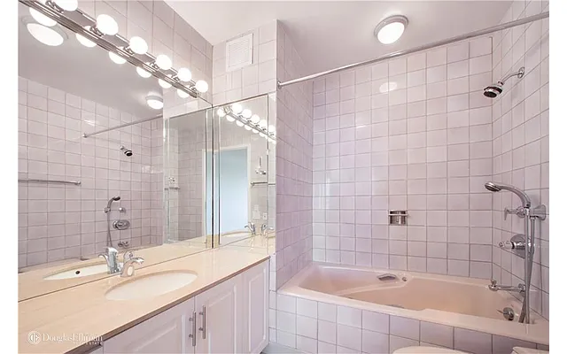 Rented by Douglas Elliman | media 19