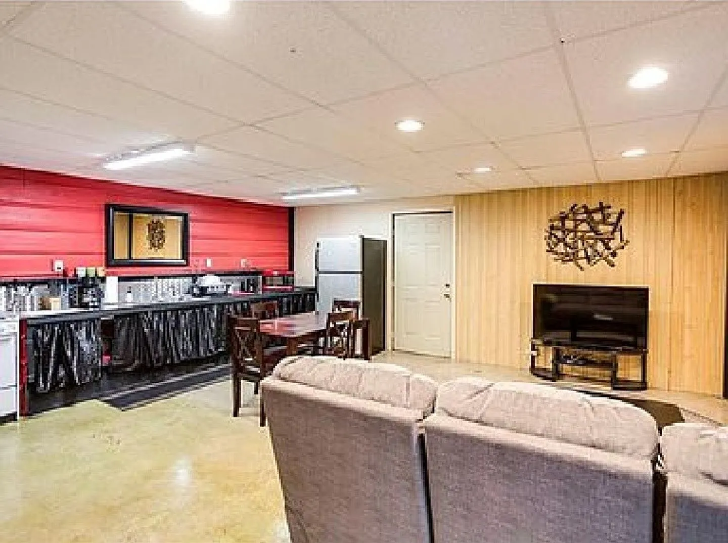 Cute, industrial-modern, and conveniently located!! — Photo 4