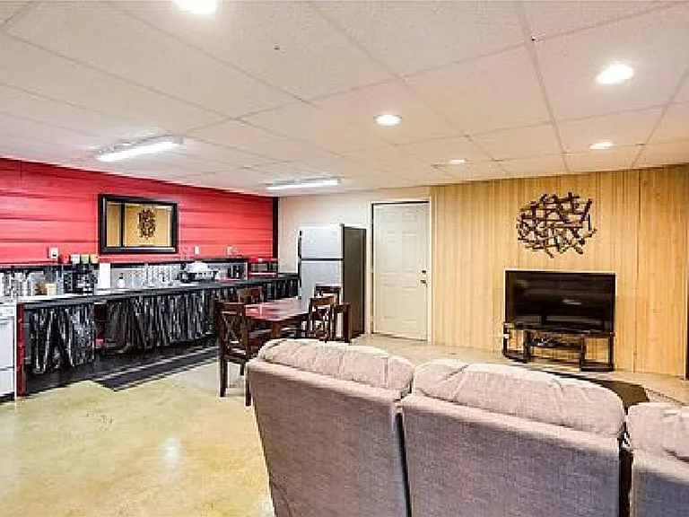 3609 SW 12th St — Photo 4