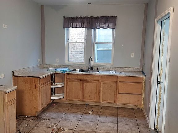 5th image of 7638 S Rhodes Ave