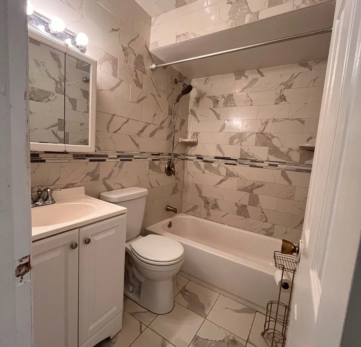 1 bed, 1.0 bath, $1,800 — Photo 2