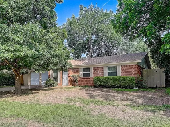 924 SW Sunnybrook Dr, Burleson, TX 76028