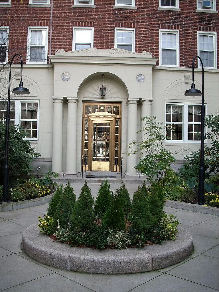 The Regent — Photo 1