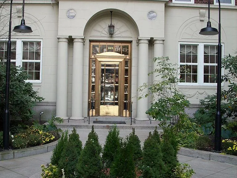 The Regent — Photo 2