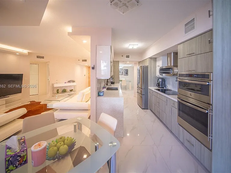 16445 Collins Ave #425 — Photo 11